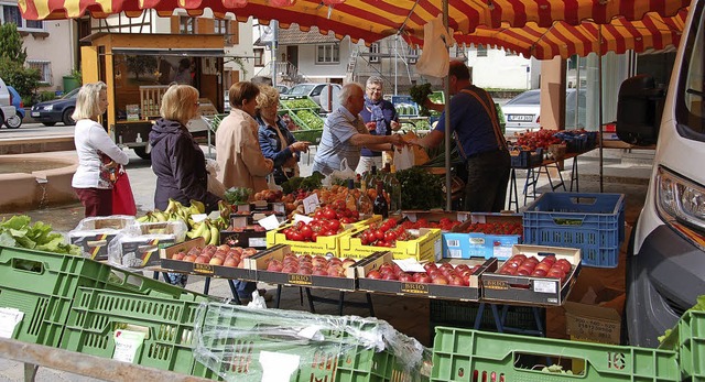 Ein Foto aus besseren Zeiten: Ein Obst...ild auf dem Dorfmarkt in Reichenbach.   | Foto: Wolfgang Beck