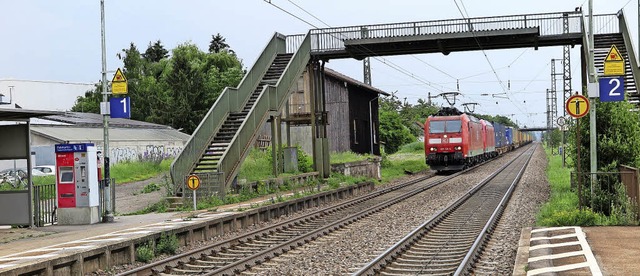 Die Ausbauplne der Bahn, hier Zugverk...rheblichen Flchenverbrauch mit sich.   | Foto: Beatrice Ehrlich