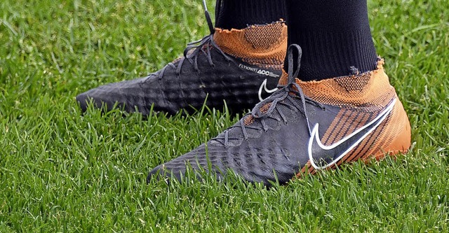 Die Schuhe von Irans Mittelfeldspieler Saeid Ezatolahi   | Foto: AFP