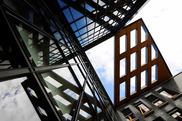 Viele Freiburger  Gymnasien wie das &#...nd voll bis unters extravagante Dach.   | Foto: Ingo Schneider