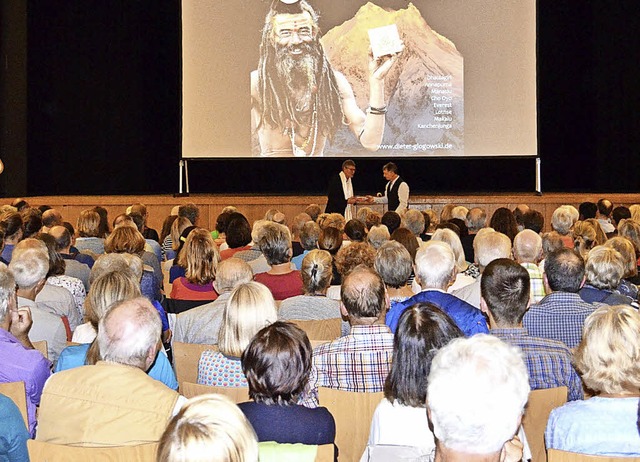 ber ein volles Haus freute sich der S...im Nepal-Vortrag mit Dieter Glogowski.  | Foto: Verein