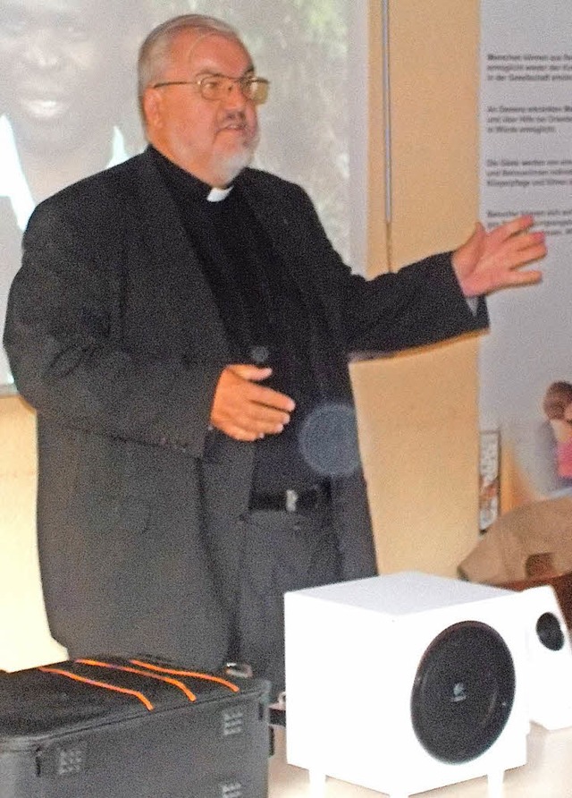 Father Gerard Lagleder berichtete auf ...er seine Missionsarbeit in Sdafrika.   | Foto: Hrvoje Miloslavic