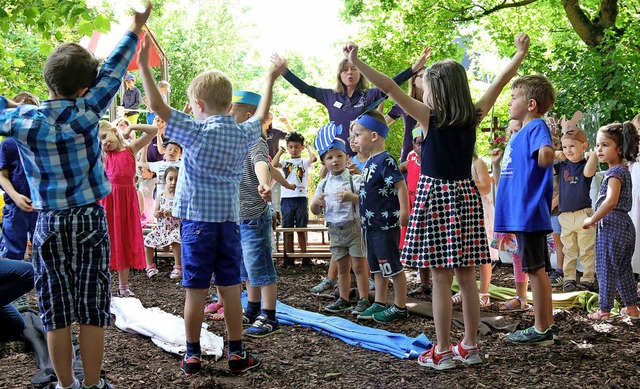 Den Festgottesdienst zum 50-jhrigen J...estalteten die Kinder tatkrftig mit.   | Foto: Katharina Bartsch