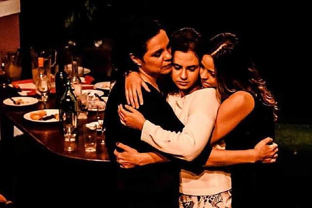 Im Stck &#8222;What if they went to moscow&#8220; geht es um drei Schwestern.  | Foto: Crdits: AlineMacedo