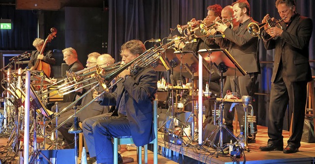 Die Profis: In der SWR Big Band spiele...sten auf ihren Instrumenten zusammen.   | Foto: B. Ehrlich