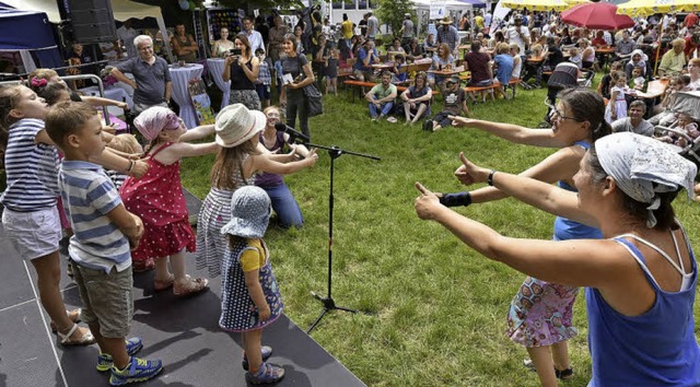 Wie immer mit dabei: Kinder vom Melanc...her Stadtteilfest sangen und tanzten.   | Foto: Thomas Kunz