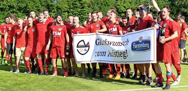 Rot-grne Farbkombination: Die Stegene...adion den Sprung in die Verbandsliga.   | Foto: Achim Keller