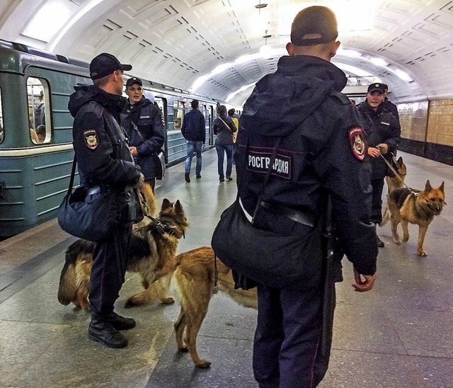 Trotz enormer Sicherheitsvorkehrungen ...mmnisse. Auch whrend der Fuball-WM.   | Foto: dpa