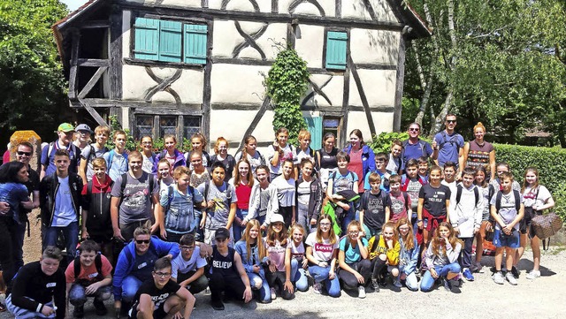 Suche nach gemeinsamen Wurzeln: deutsche und franzsische Schler im Ecomuse.  | Foto: Realschule Endingen