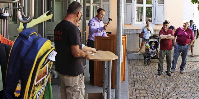 Zahlreiche Fundsachen kamen am Samstag in Riegel unter den Hammer.   | Foto: Helmut Hassler