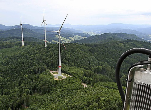 Seit Oktober 2016 drehen sich am Kamba...ie Rotoren der vier Windkraftanlagen.   | Foto: Breithaupt