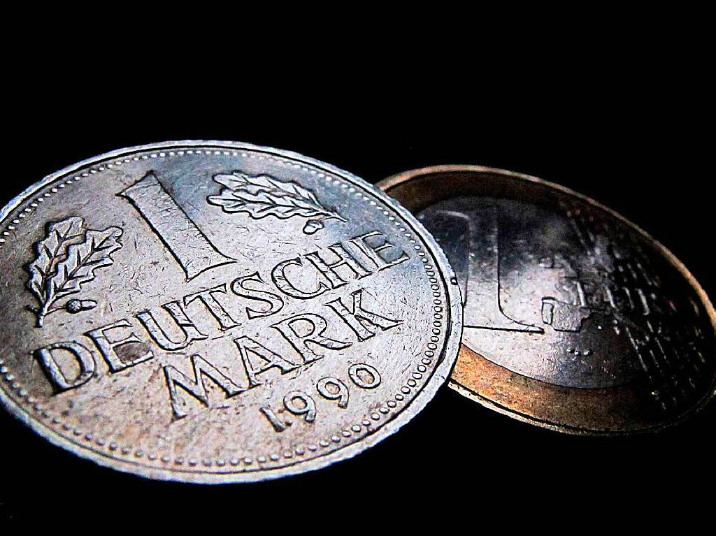 2002 wurde die Deutsche Mark durch den Euro ersetzt.