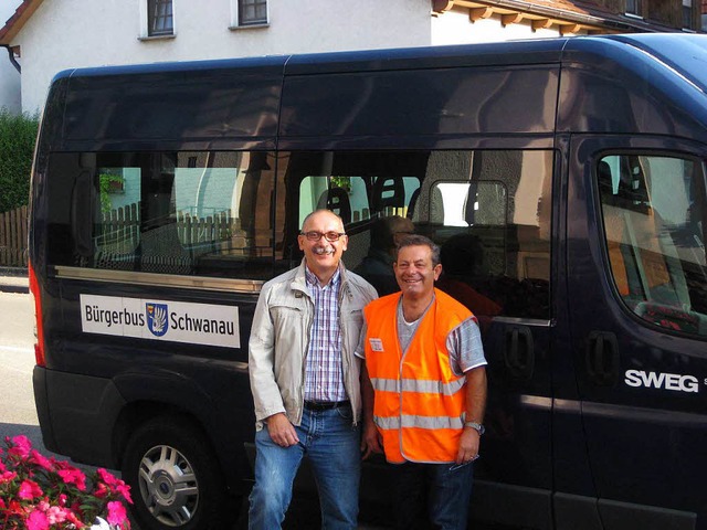 Die Busfahrer Hubert Wetterer und Gius...) sind ein eingespieltes Brgerbusduo.  | Foto: Gemeinde Schwanau