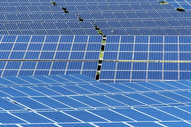 Die Solarbranche nimmt auch in Deutschland an Fahrt auf.  | Foto: dpa