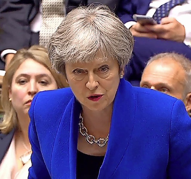 Theresa May will freie Hand haben.  | Foto: AFP