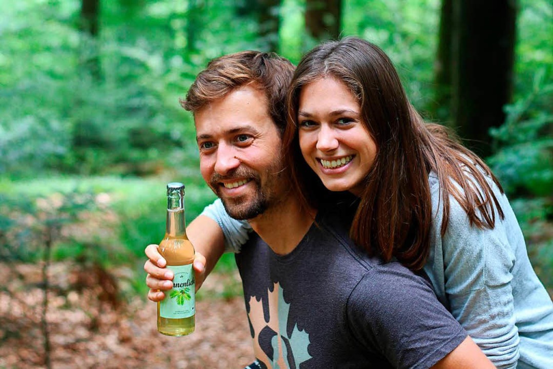 Echte Tannenliebe: Luca Presentato und Louisa Sawatzki   | Foto: Privat