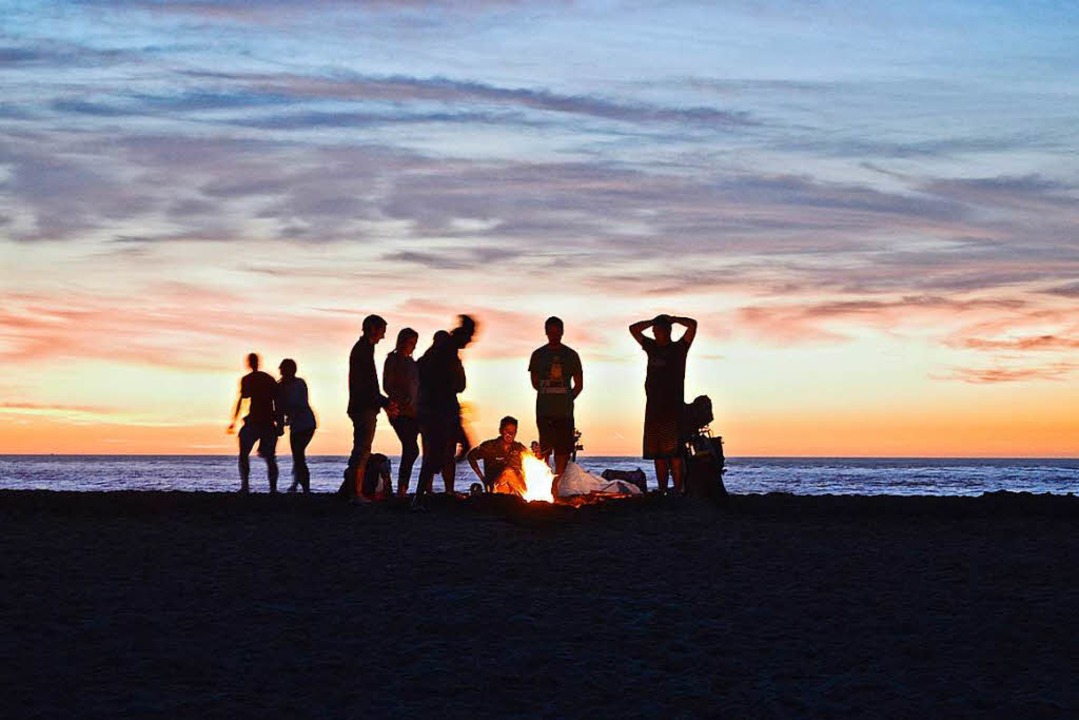 Mittsommer ist die Sommersonnenwende u...sang, Tanz, Maibaum und Feuer gefeiert  | Foto: Photo by Kimson Doan on Unsplash