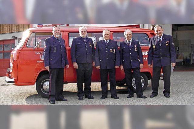 Jung gebliebene alte Feuerwehrmnner