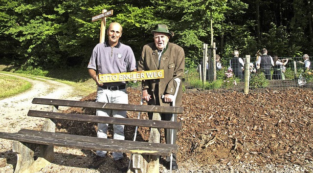 Der ehemalige Frster und Frderer Bri... Ortsvorsteher Armin Imgraben (links).  | Foto: Volker Mnch