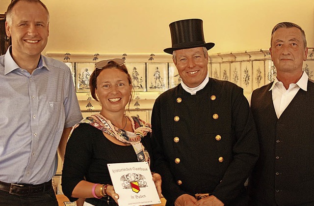 Brgermeister Thomas Breig, Birgit Kai...g und Franz Joachim Ebner (von links)   | Foto: Louis Gross