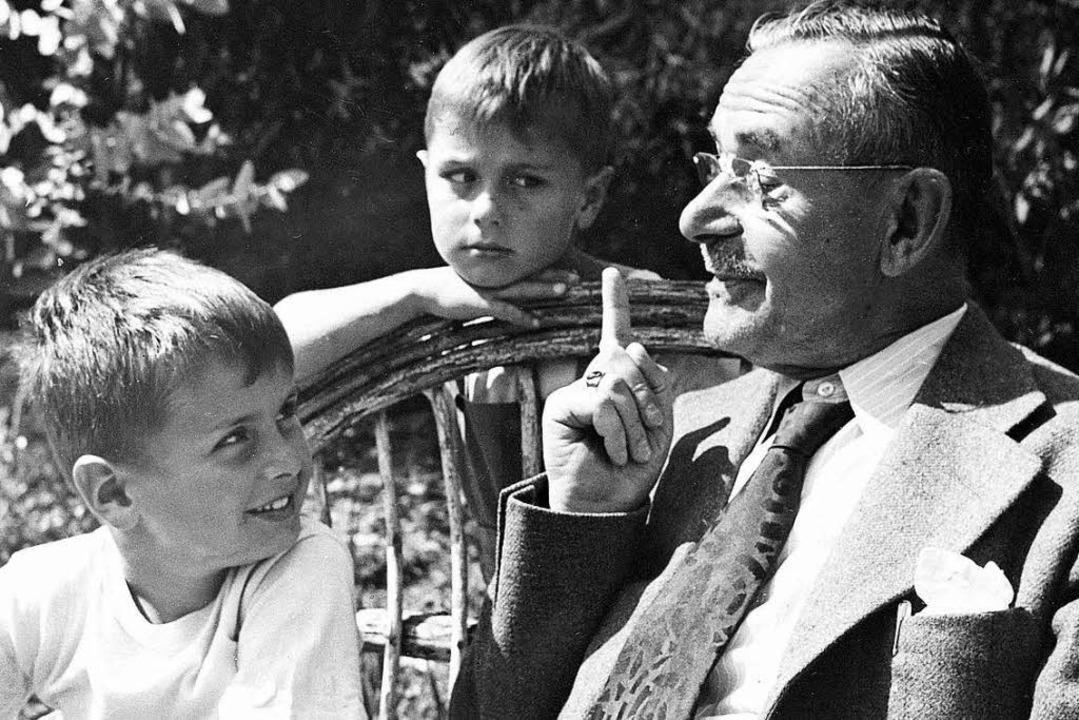 Thomas Mann mit seinen Enkeln Frido und Toni um 1947  | Foto: DLA Marbach