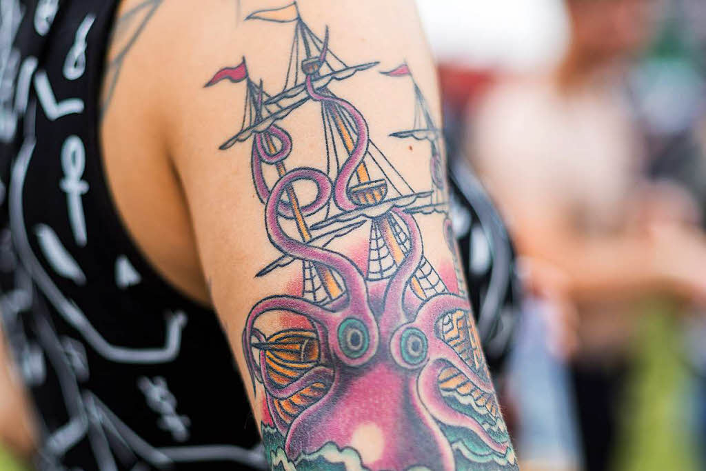 Neuer Dresscode bei der Sparkasse erlaubt &quot;unauffällige&quot; Tattoos