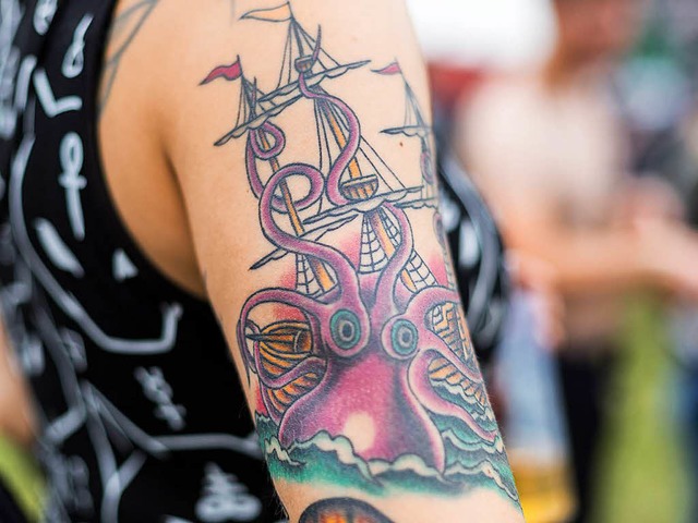 Geht dieses Tattoo noch als unauffllig durch?  | Foto: Carlotta Huber