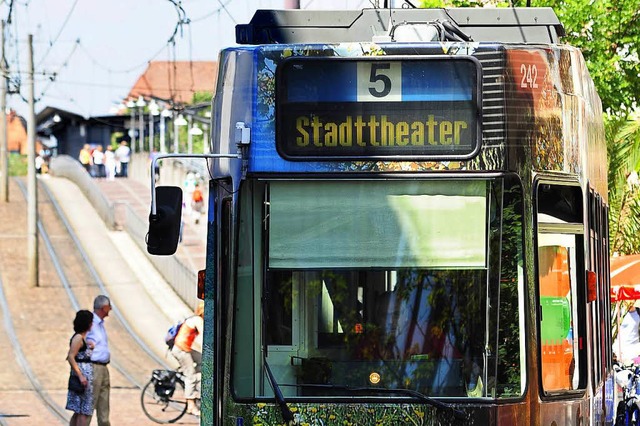 In der Straenbahn der Linie 5 kam es ... einem Fahrgast und den Kontrolleuren.  | Foto: Thomas Kunz