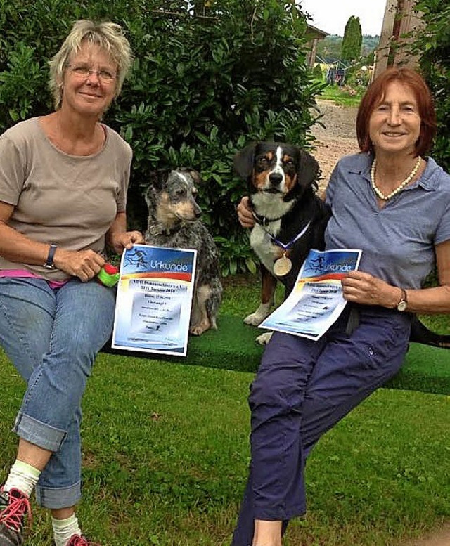 Susan Roschkowski mit Gioia und Landesmeisterin Sabine Hofmeister mit Mina   | Foto: Verein