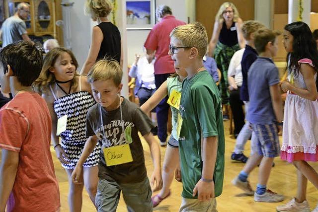 An drei Tagen hat sich eine Klasse der Schneeburggrundschule mit Heimbewohnern auf ein Generationekonzert vom SWR vorbereitet