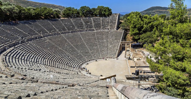 Das griechische Drama ist frs Erste b...r Bild zeigt das Theater in Epidauros.  | Foto: Adobe.com
