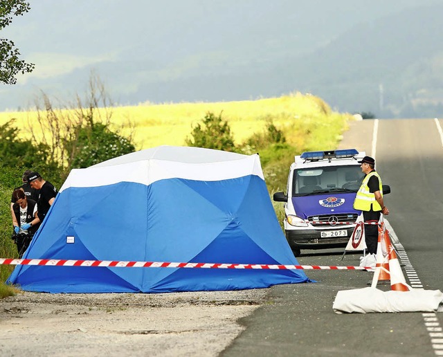 Ermittler sperren den Fundort der Leiche im Baskenland ab.   | Foto: dpa