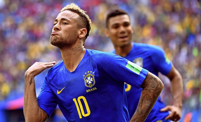 Entrckte Jubelarie nach dem Tor zum 2:0: Brasiliens Spieler  Neymar   | Foto: dpa