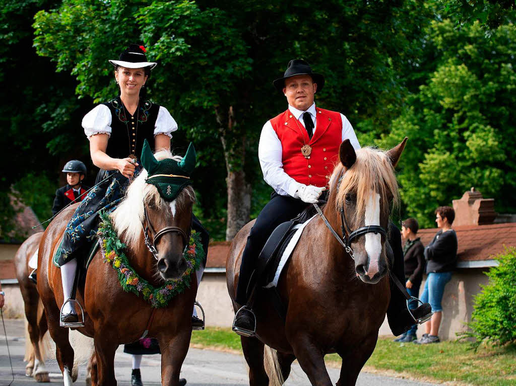 Fast 200 Pferde und viele Trachtentrger zogen durch Lenzkirch beim Eulogi-Ritt: Die Prozession hoch zu Ross ist ein Stck gelebte Tradition im Haslachstdtchen.