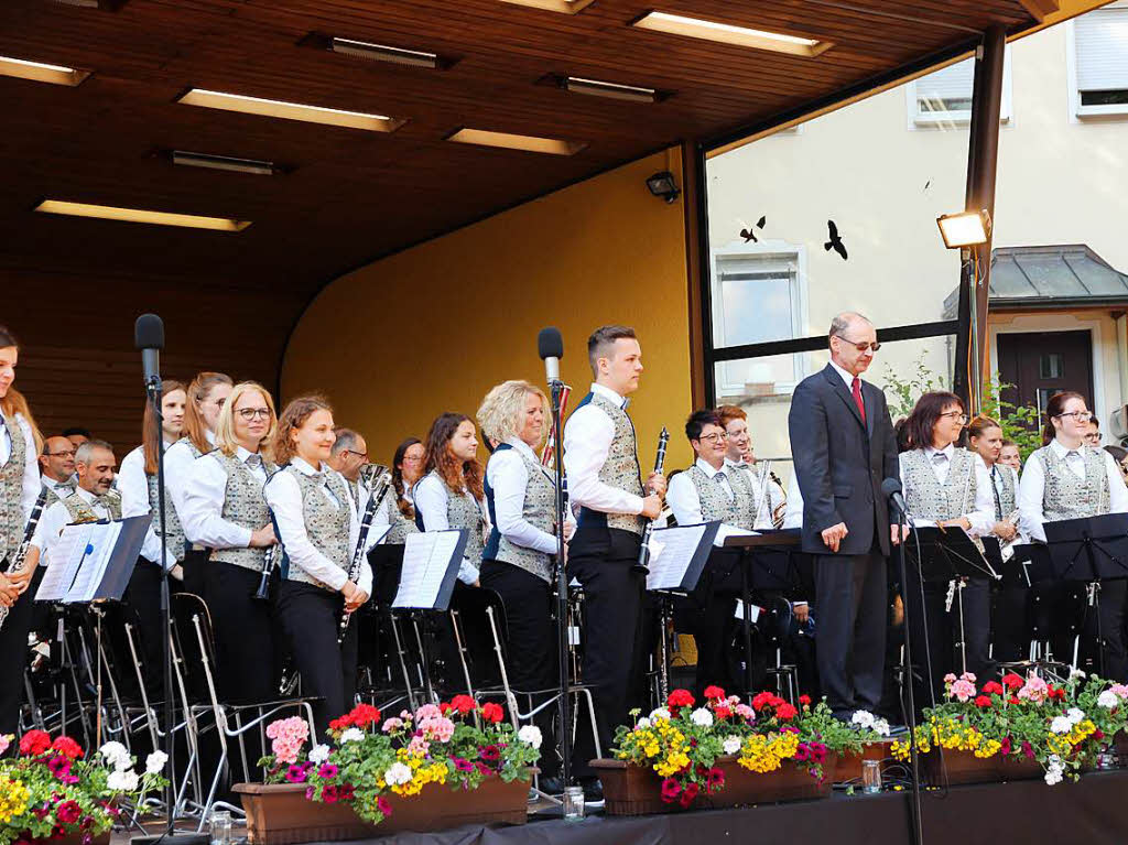 Die Stadtmusik Neustadt mit Dirigent Klaus Stoy.