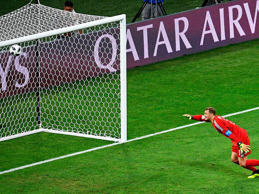 Manuel Neuer kann das Tor nicht verhindern.