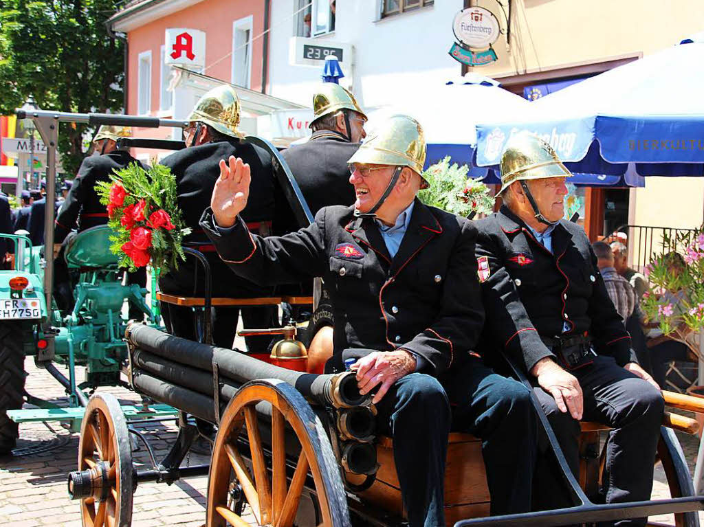 Alte und neue Wehrfahrzeuge sowie jede Menge Musik und Unterhaltung bot der groe Umzug zum Feuerwehrjubilum in Kirchzarten.