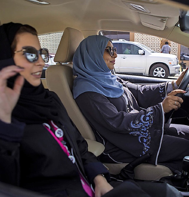 Nun legal:  saudische Frau am Steuer   | Foto: dpa