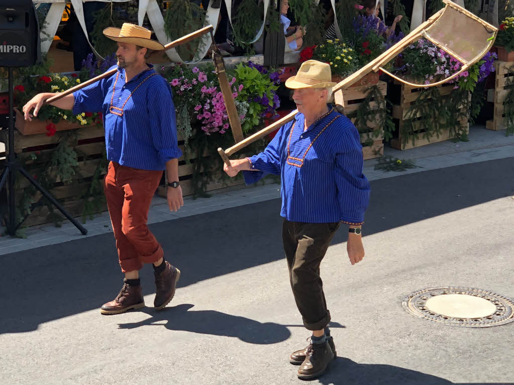 Alte und neue Wehrfahrzeuge sowie jede Menge Musik und Unterhaltung bot der große Umzug zum Feuerwehrjubiläum in Kirchzarten. Alte und neue Wehrfahrzeuge sowie jede Menge Musik und Unterhaltung bot der große Umzug zum Feuerwehrjubiläum in Kirchzarten.