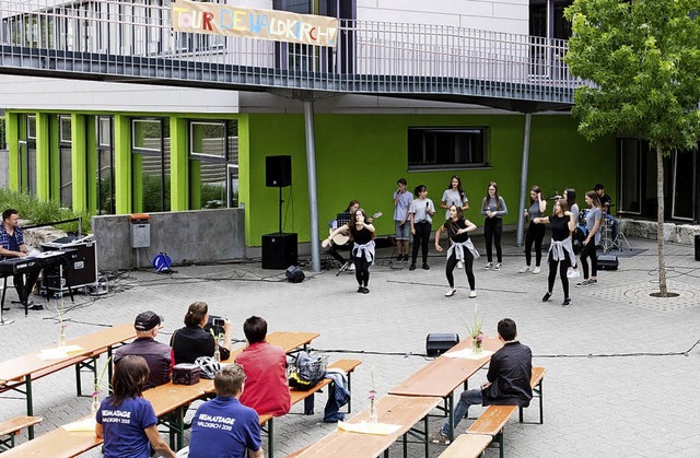 Im Hof der Realschule in Kollnau gab es  auch Tanzvorfhrungen.  | Foto: Gabriele Zahn