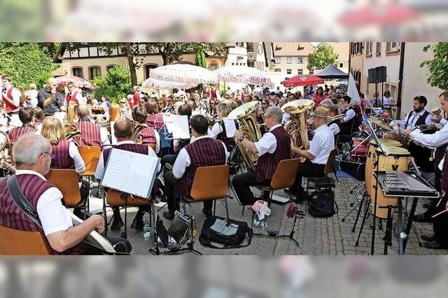 Hunderte von Besuchern und viel Musik auf der Laube