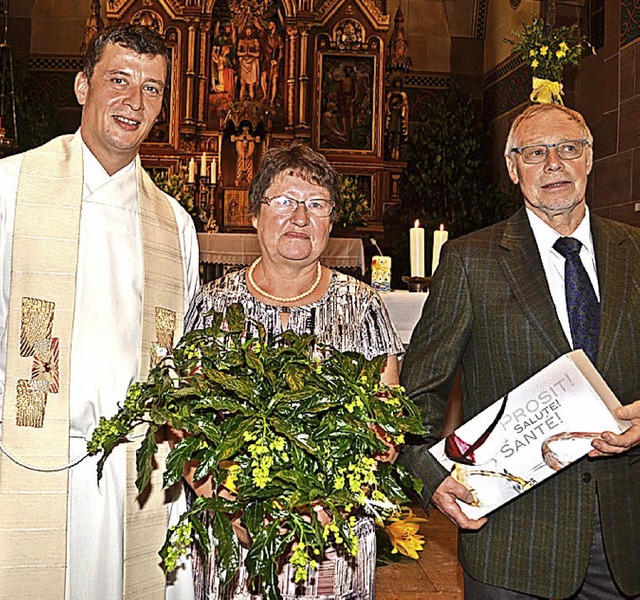 Pfarrer Jrgen Schindler dankte Verena und Andreas Frei.  | Foto: R. Vitt