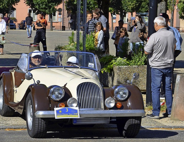 Beim Start der Lions-Classic-Tour  fan...lace  d&#39;Armes in Neuf-Brisach ein.  | Foto: HAns-Jochen Voigt