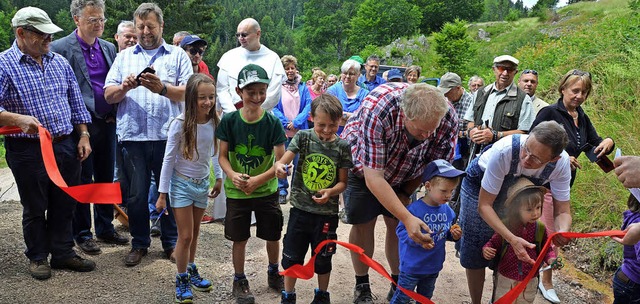 Kinder aus Glashtte gaben am Samstag den Glaser-Themenweg offiziell frei.  | Foto: Christiane Sahli