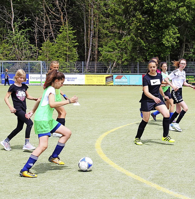 Der Sonntagnachmittag des Sportwochene... an der Bewegung mit dem runden Leder.  | Foto: Eva Korinth