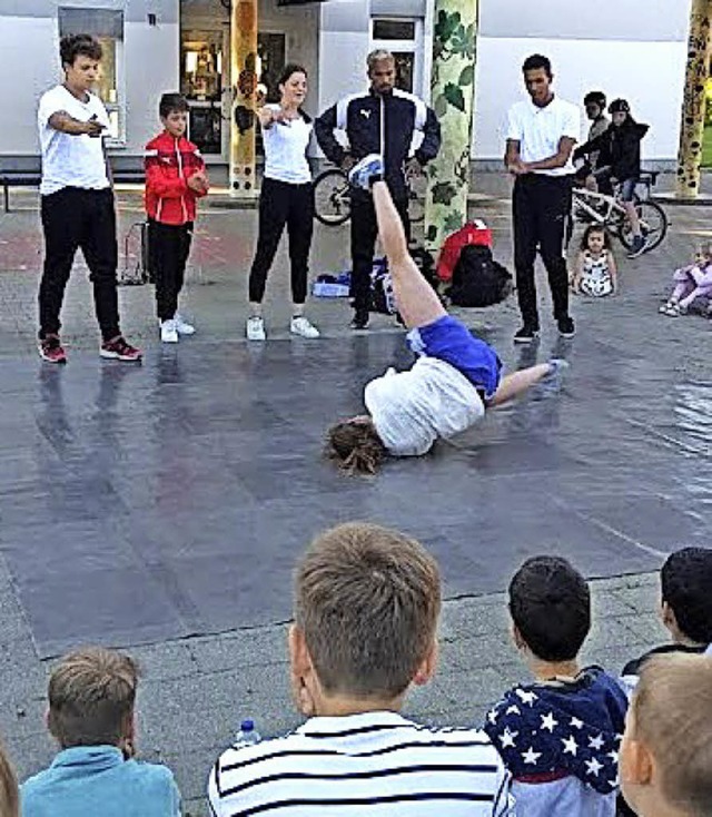 Die Breakdancer begeistern   | Foto: Spielhaus Nollingen