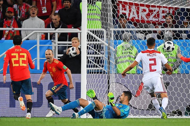 Torschtze   Isco und Vorlagengeber In...or zum 1:1 der Spanier gegen Marokko.   | Foto: AFP