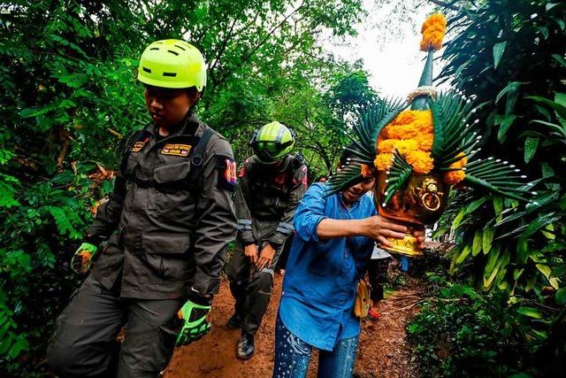 In Höhle eingeschlossen: Verzweifelte Suche nach Jungen in Thailand