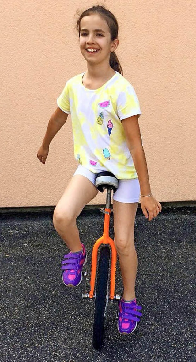 Natalie Staudingers Hobby ist Einradfahren.   | Foto: Privat