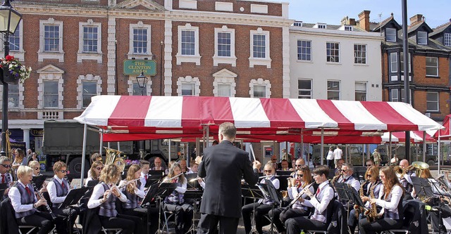 Die Stadtmusik Emmendingen mit ihrem D...mehreren Auftritten fr gute Stimmung.  | Foto: Anita Buttkus